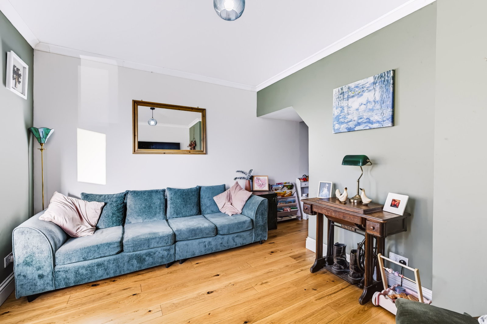 Semi Detached House for sale in East Grinstead, Dormans Park Road, East Grinstead