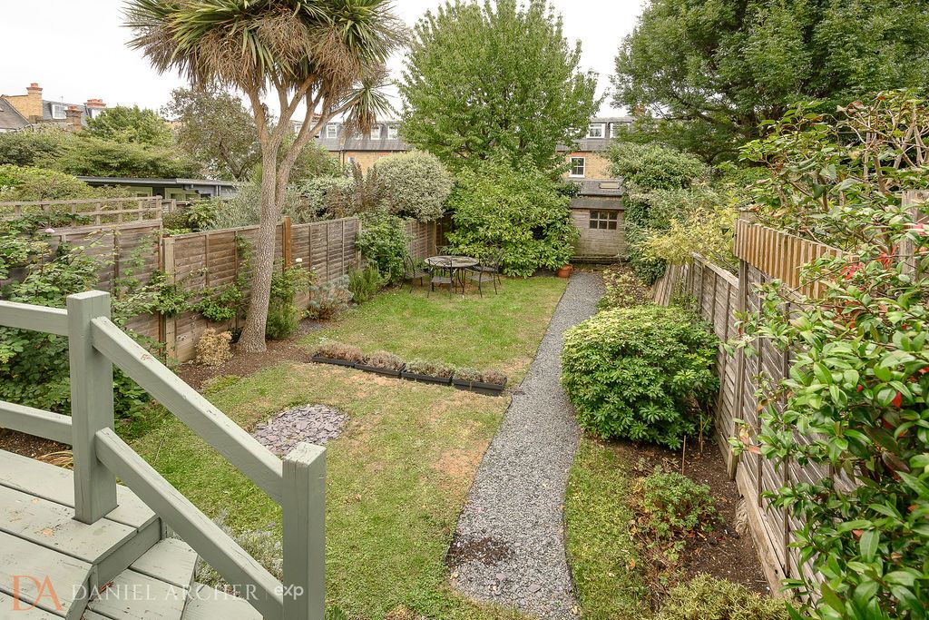 Terraced House for sale in London, Pendarves Road, West Wimbledon, SW20, 1372 m²