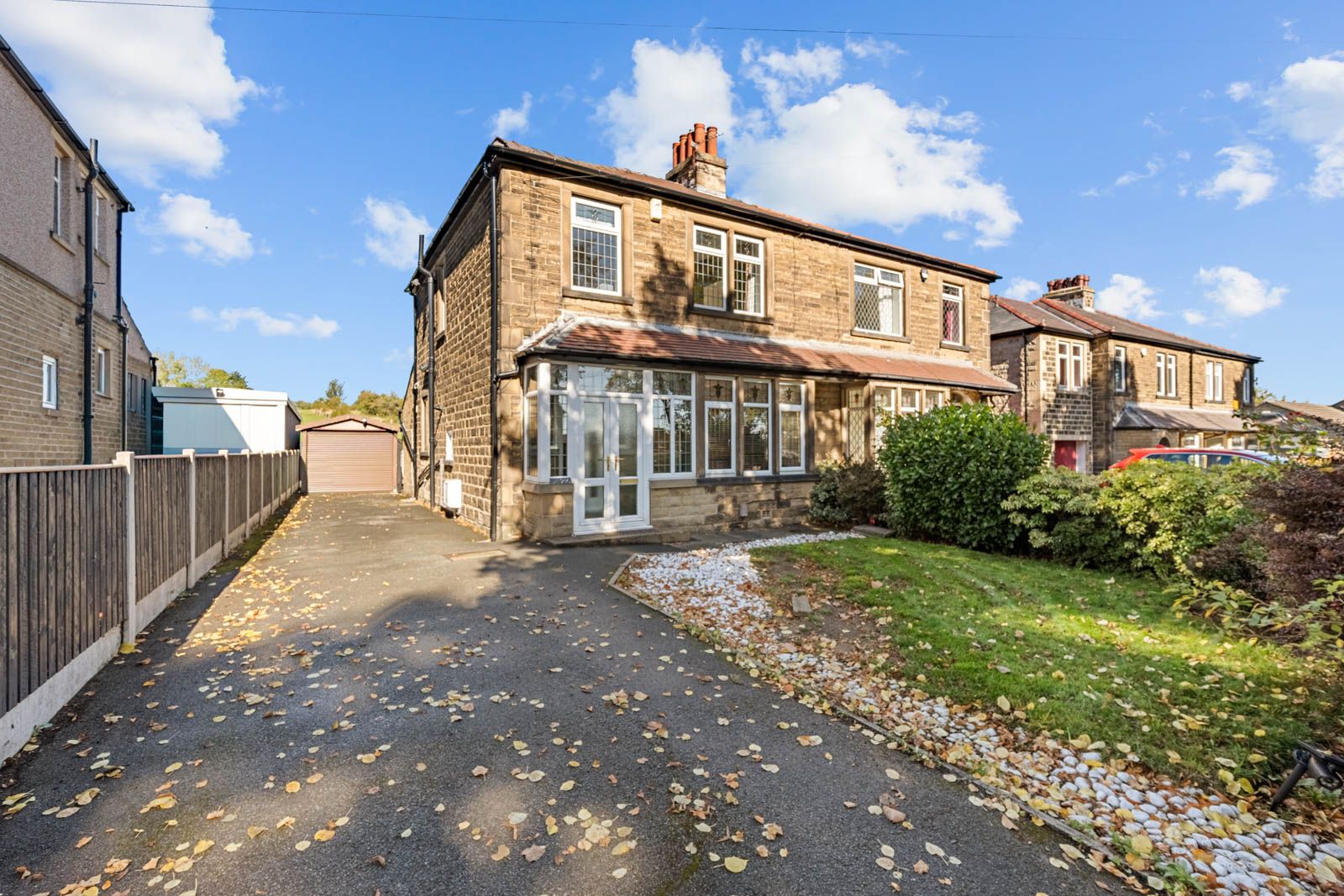 Semi Detached House for sale in Huddersfield, Bradley Road, Bradley