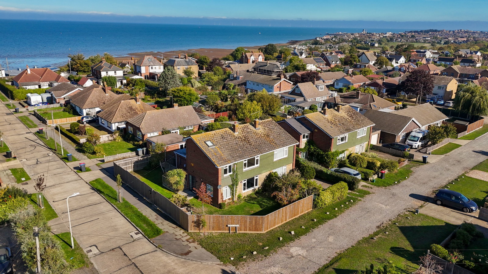 Semi Detached House for sale in Whitstable, Sunray Avenue, Whitstable, 1321 m²