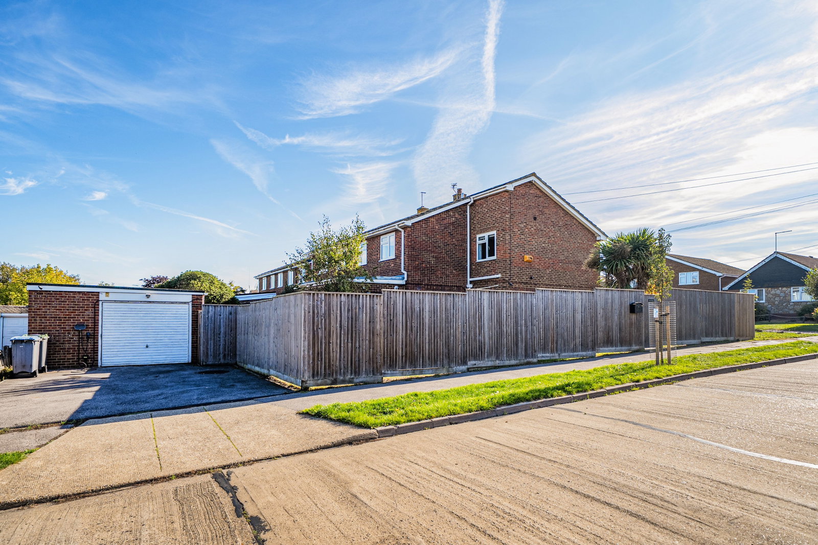 Semi Detached House for sale in Whitstable, Sunray Avenue, Whitstable, 1321 m²