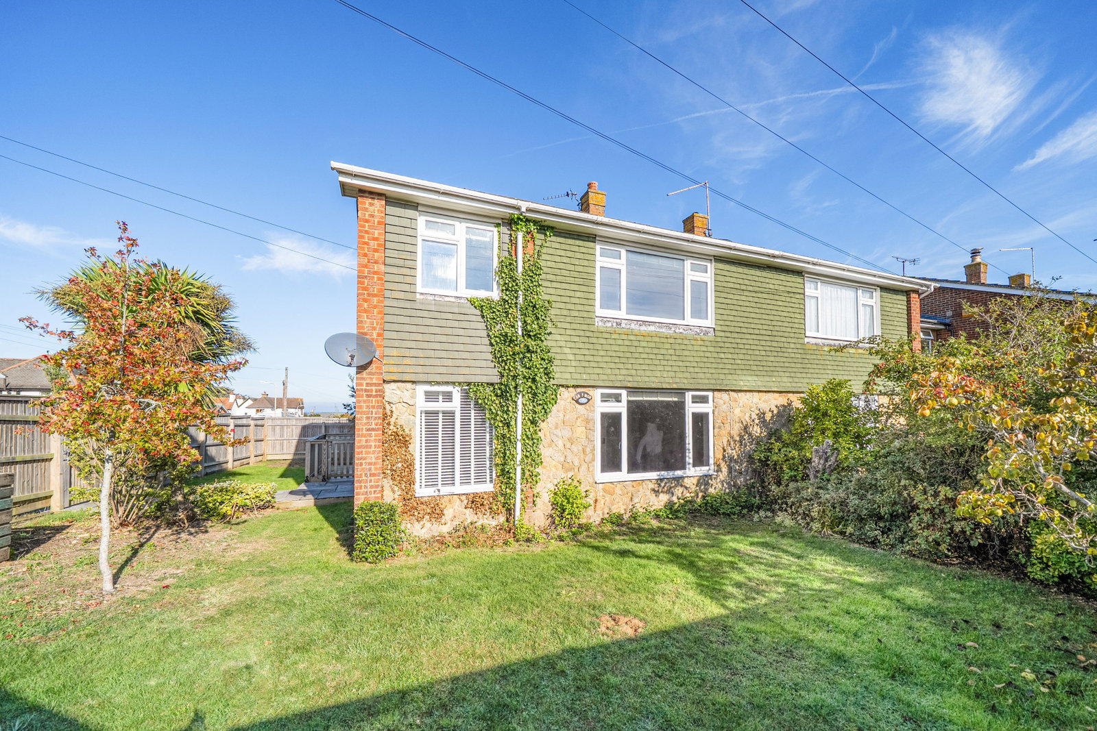 Semi Detached House for sale in Whitstable, Sunray Avenue, Whitstable, 1321 m²