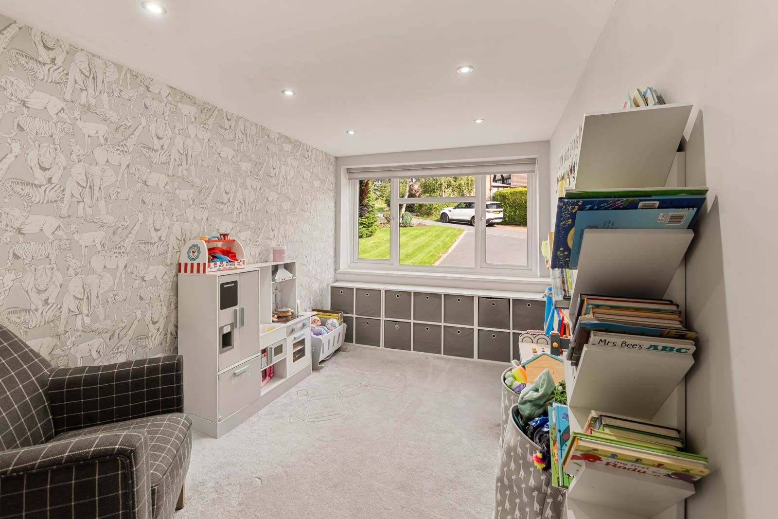 Detached House for sale in Bradford, Cropredy Close, Queensbury