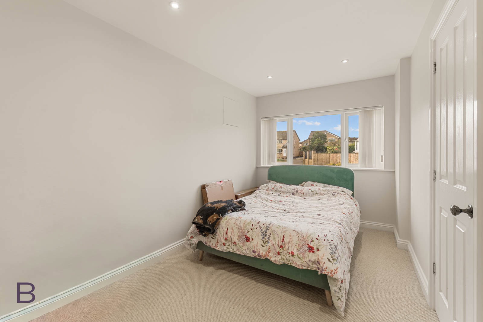 Semi Detached House for sale in Halifax, Hall Stone Court, Shelf, Halifax, HX3 7NY, 904 m²