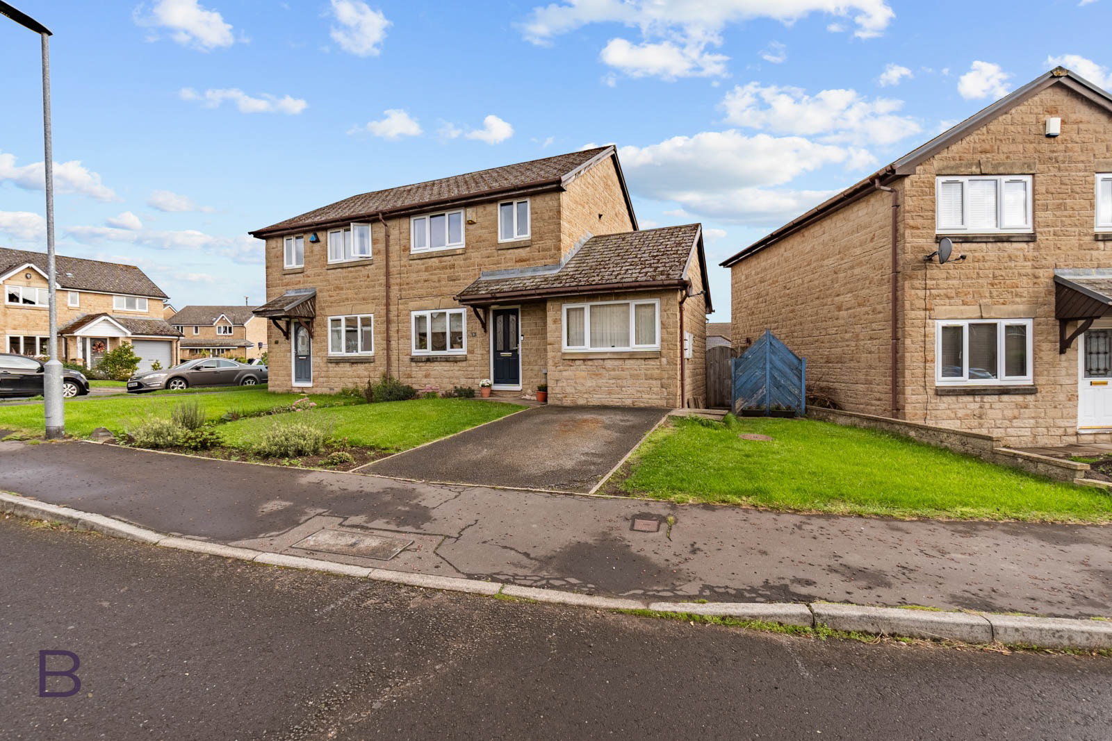 Semi Detached House for sale in Halifax, Hall Stone Court, Shelf, Halifax, HX3 7NY, 904 m²