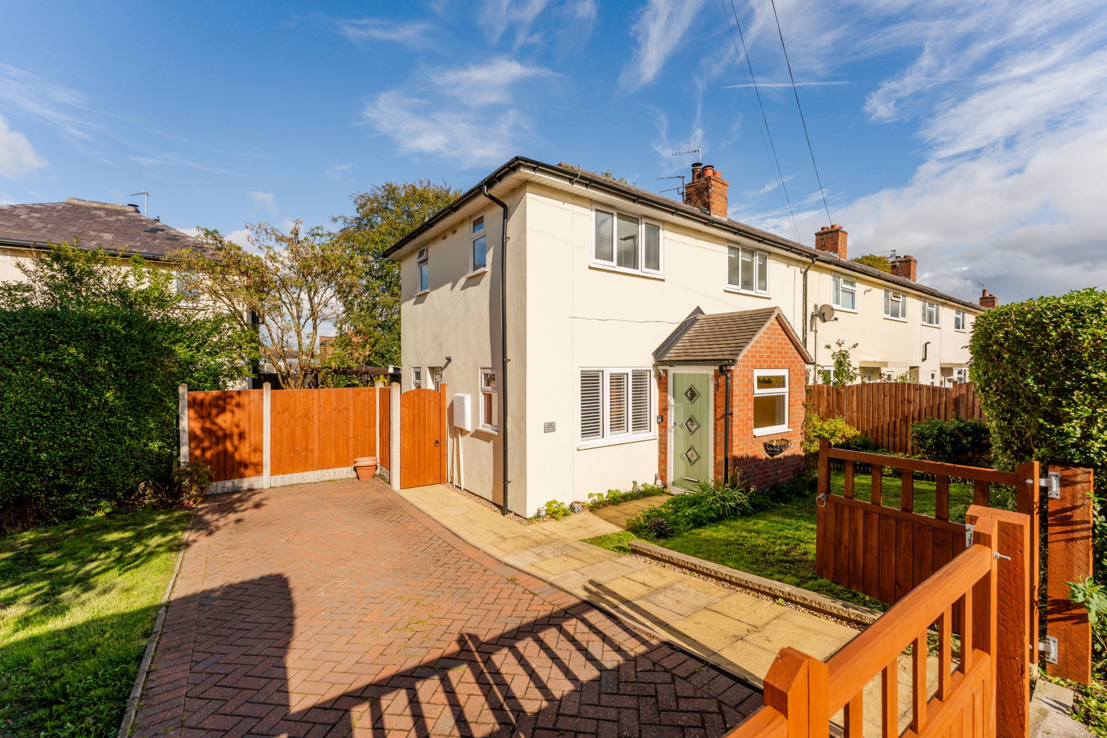 Semi Detached House for sale in Congleton, Crescent Road, Congleton, CW12 4BG, 919 m²