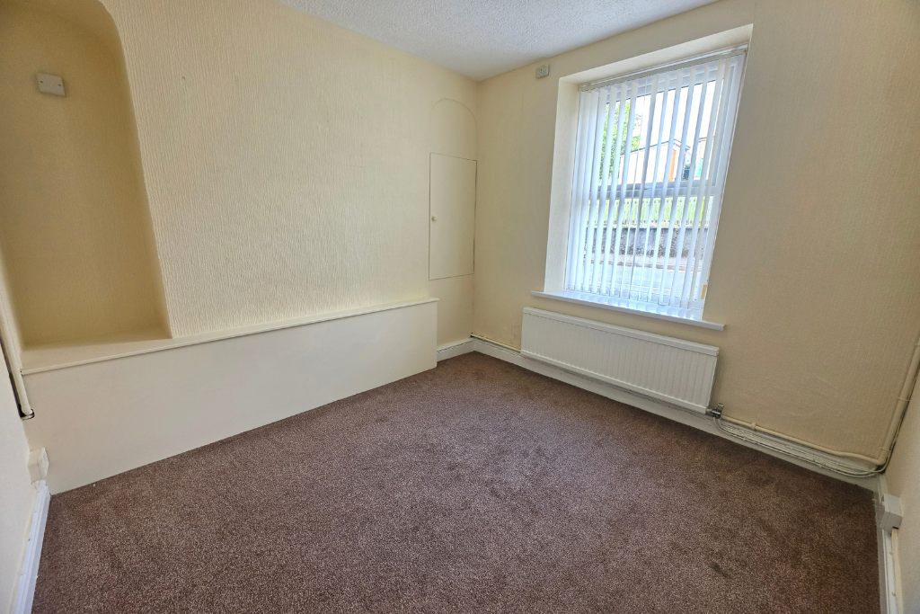 Terraced House for sale in Ammanford, 75 Betws Road, Betws, Ammanford, 1130 m²