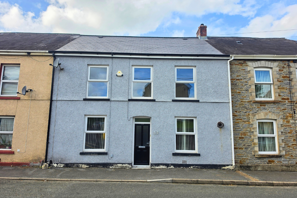 Terraced House for sale in Ammanford, 75 Betws Road, Betws, Ammanford, 1130 m²