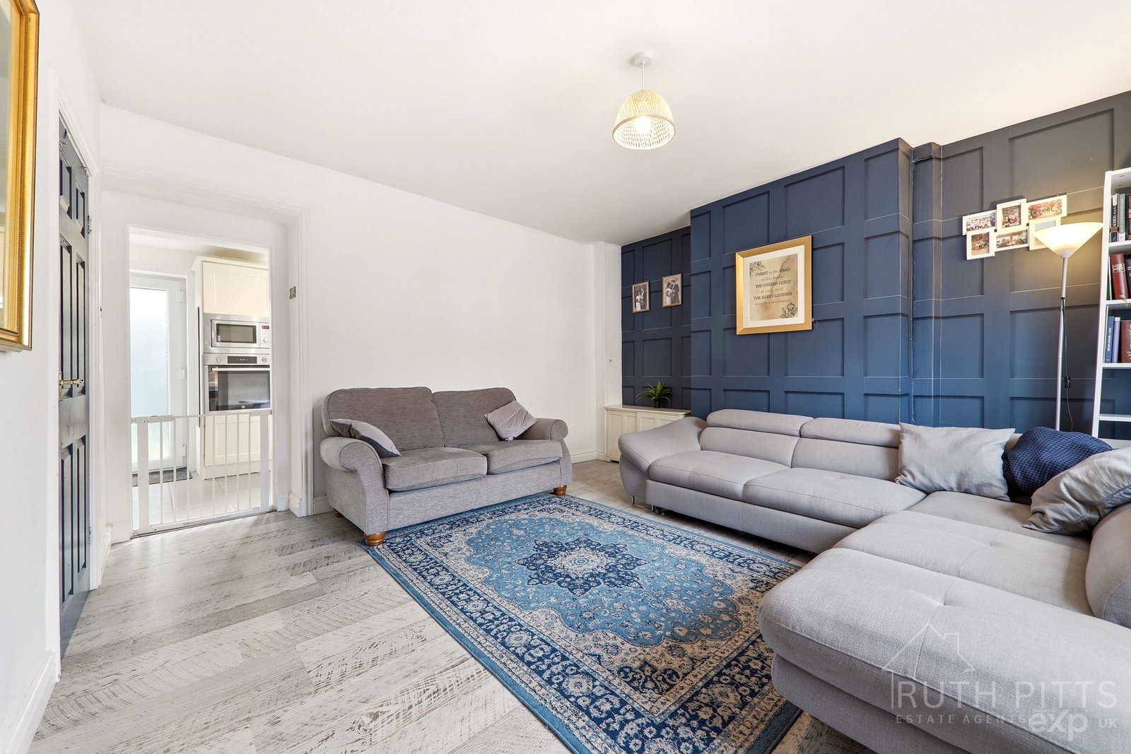 Terraced House for sale in Pontefract, High Street, South Elmsall, WF9 2SJ