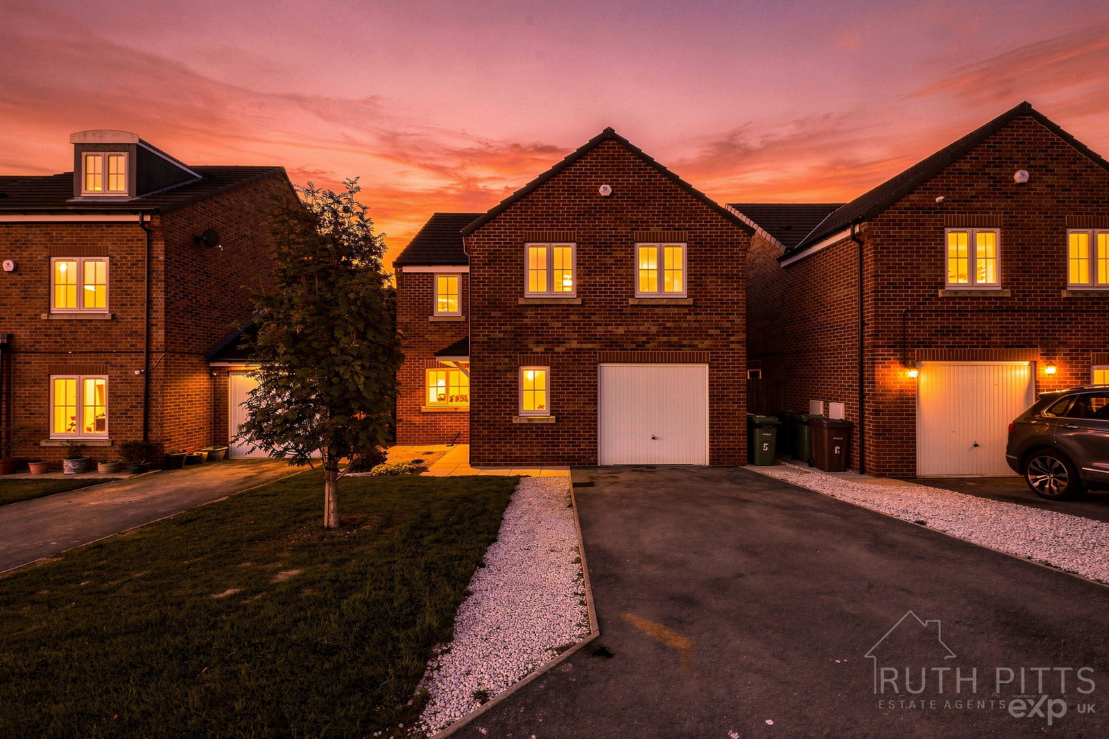 Detached House for sale in Pontefract, Orchid Drive, South Elmsall, WF9