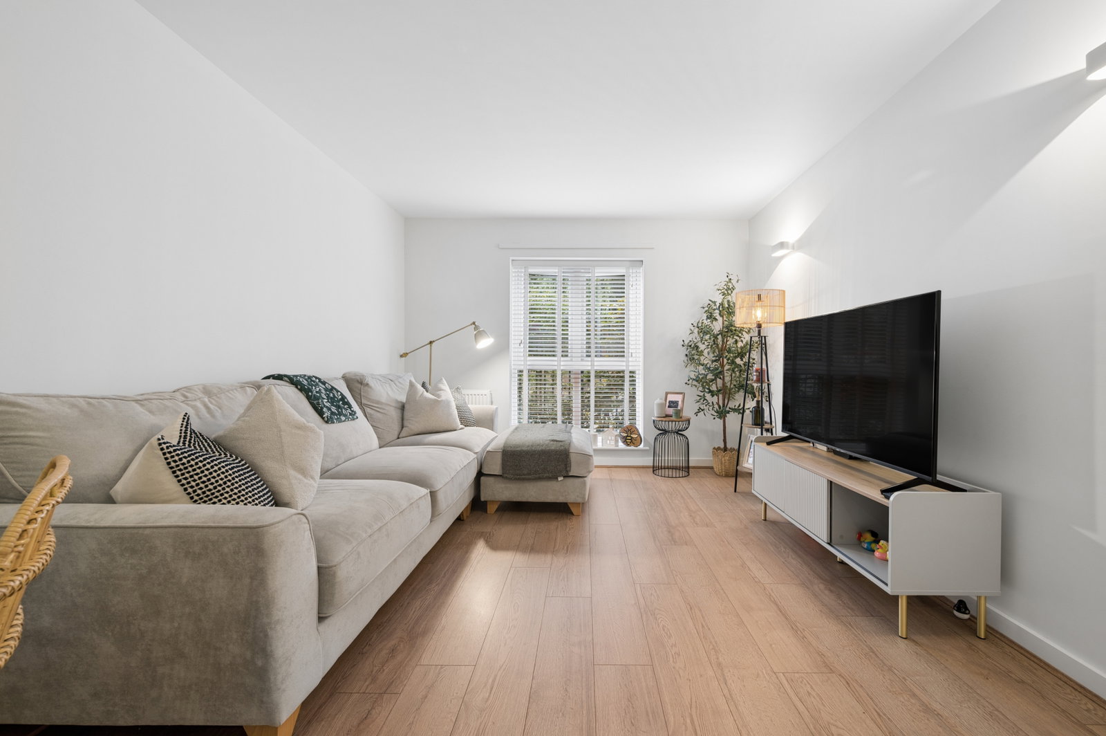 Flat for sale in Stockport, Belmont Way, Heaton Norris, Stockport, SK4 1BL, 525 m²