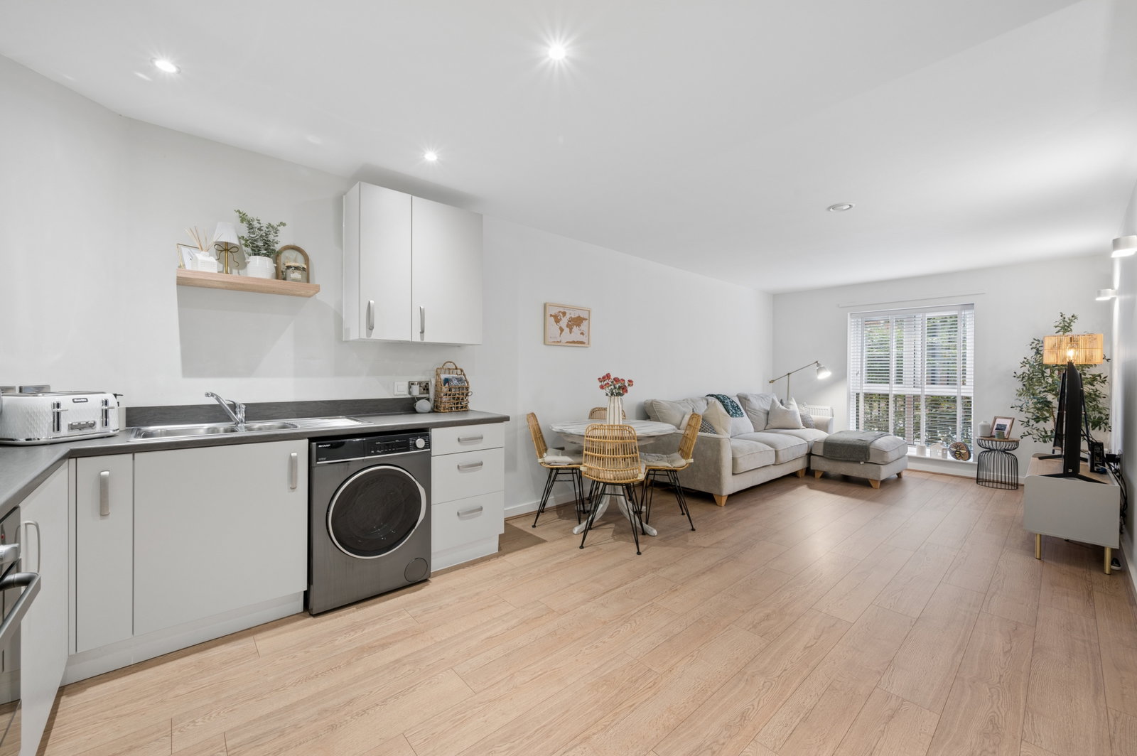 Flat for sale in Stockport, Belmont Way, Heaton Norris, Stockport, SK4 1BL, 525 m²
