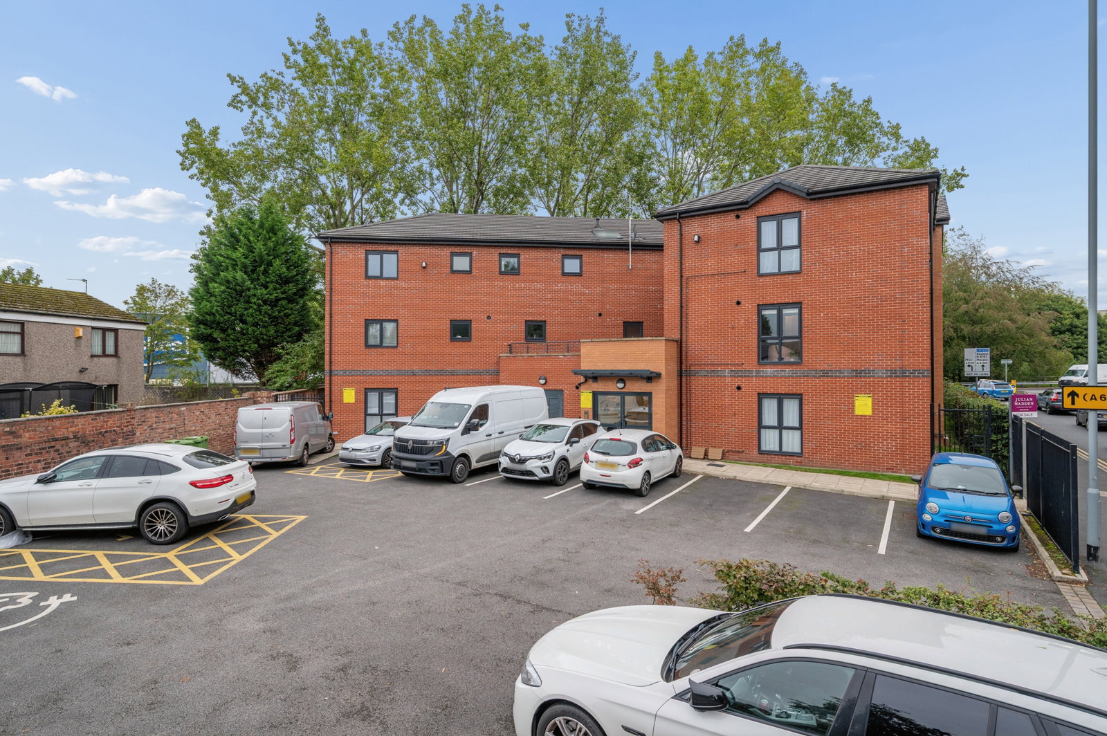 Flat for sale in Stockport, Belmont Way, Heaton Norris, Stockport, SK4 1BL, 525 m²