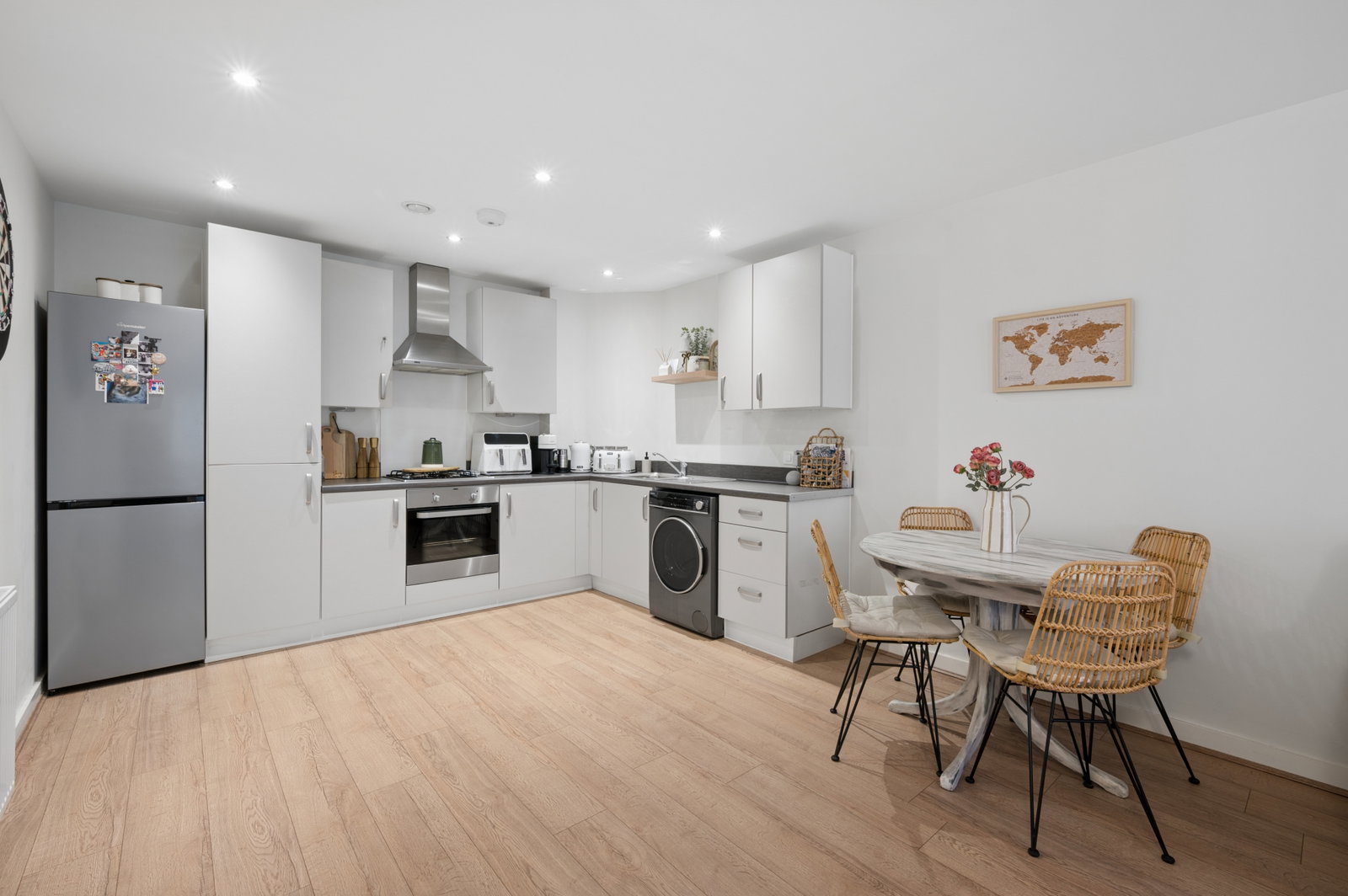 Flat for sale in Stockport, Belmont Way, Heaton Norris, Stockport, SK4 1BL, 525 m²