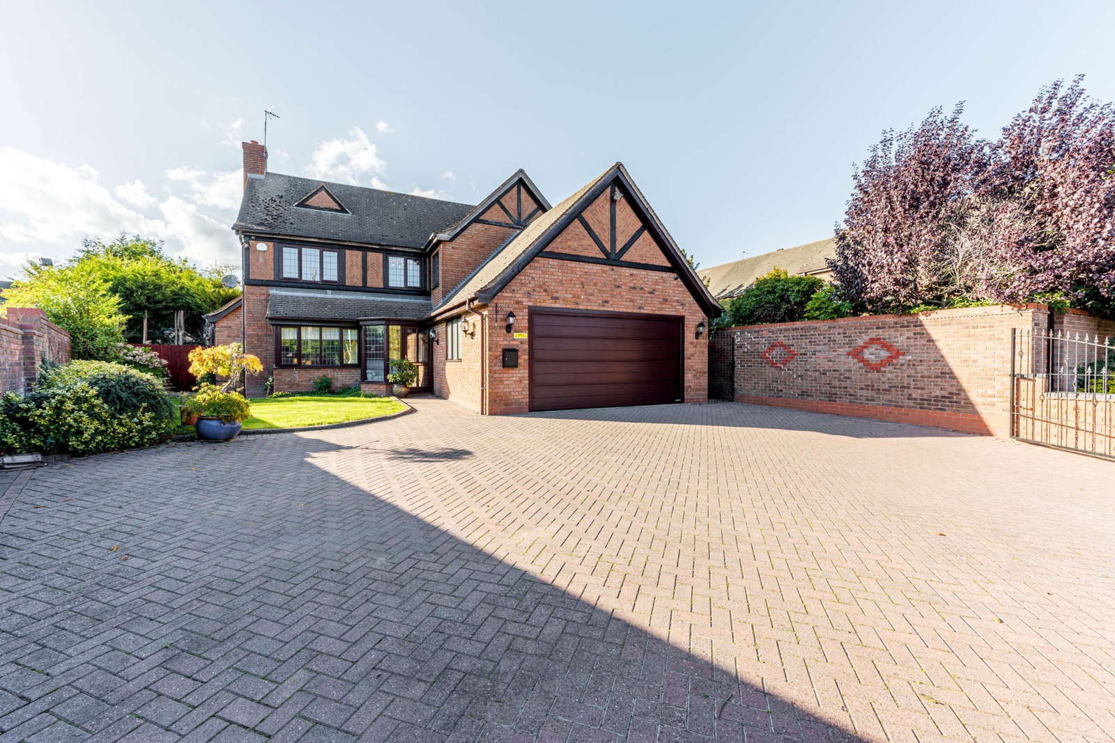 Detached House for sale in Sutton Coldfield, Oldacre Close, Sutton Coldfield, B76 1WF