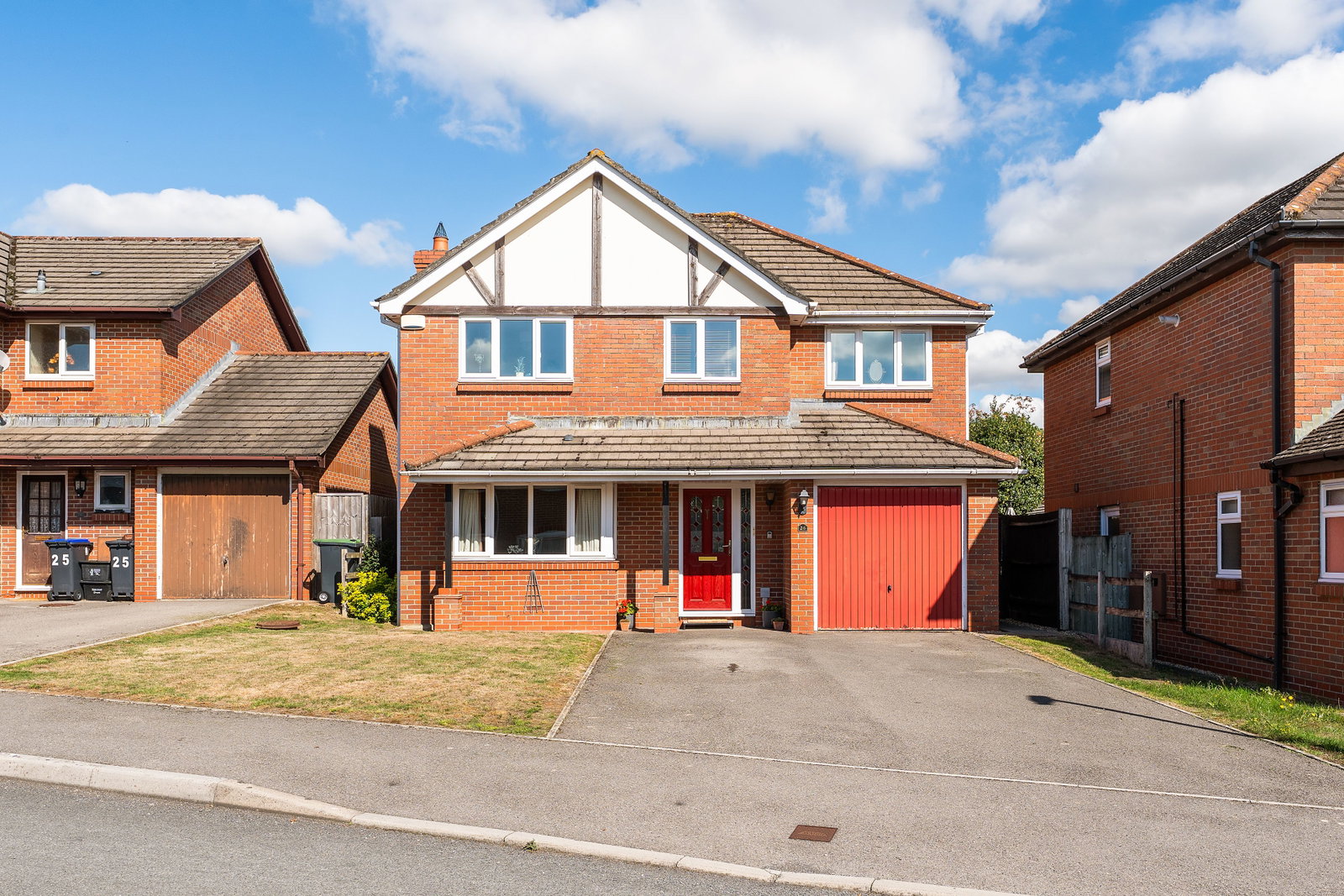 Detached House for sale in Salisbury, Myrrfield Road, Bishopdown, Salisbury, SP1, 1388 m²