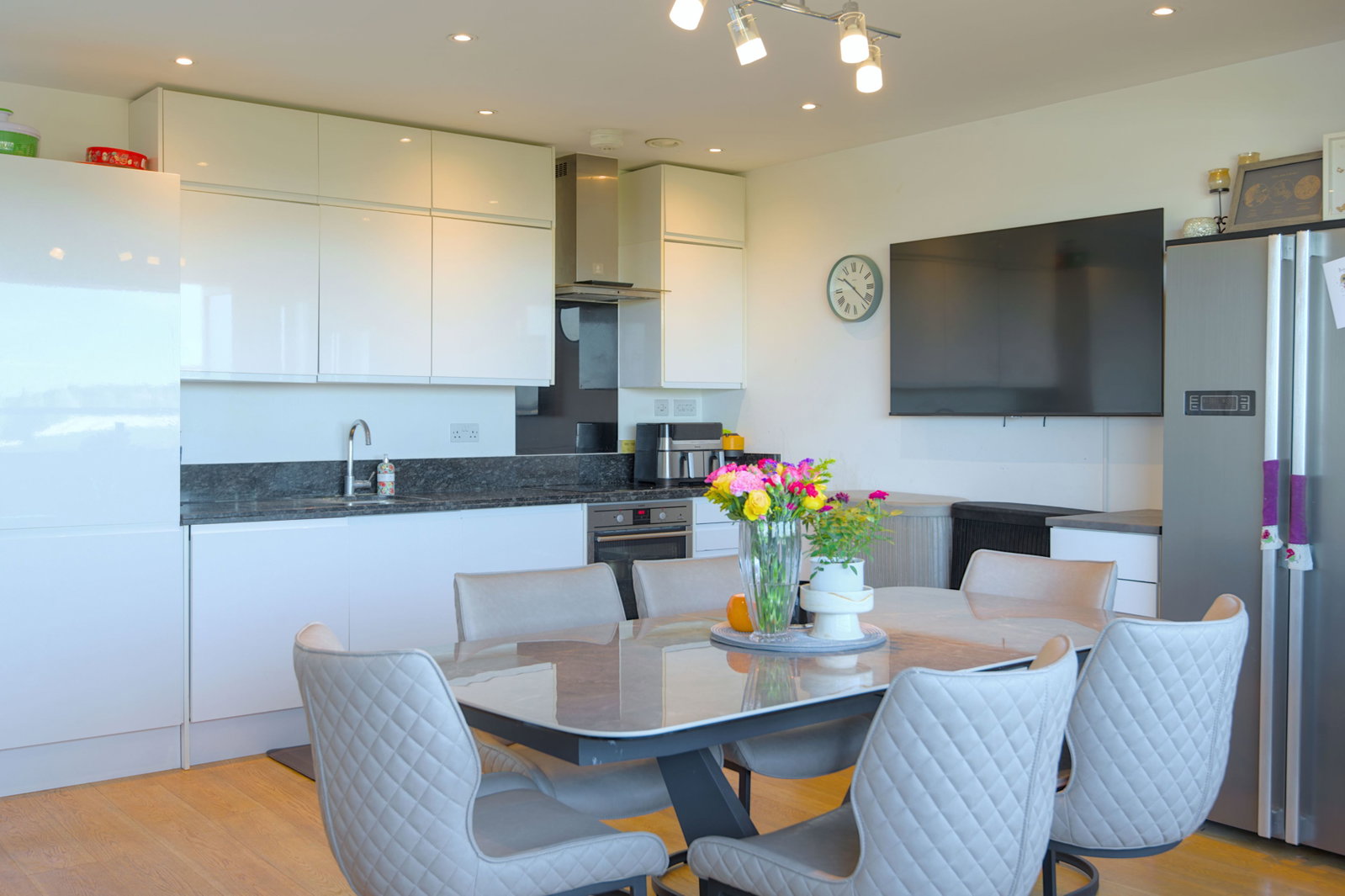Flat for sale in Borehamwood, Elstree Way, Borehamwood, WD6 1SD, 582 m²
