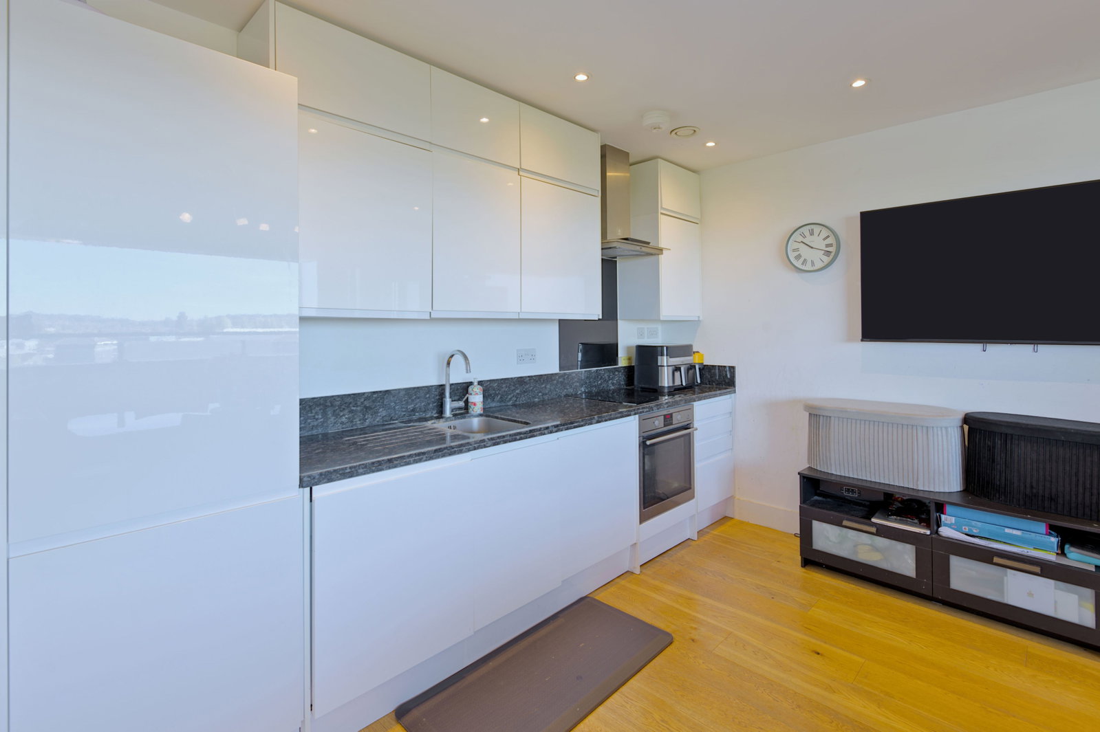 Flat for sale in Borehamwood, Elstree Way, Borehamwood, WD6 1SD, 582 m²