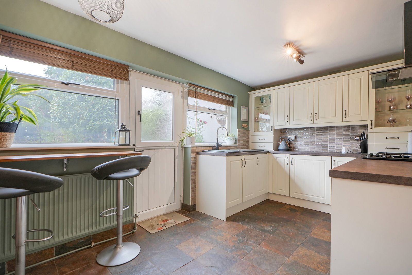 Semi Detached House for sale in Sheffield, Eden Drive, Loxley S6, 746 m²