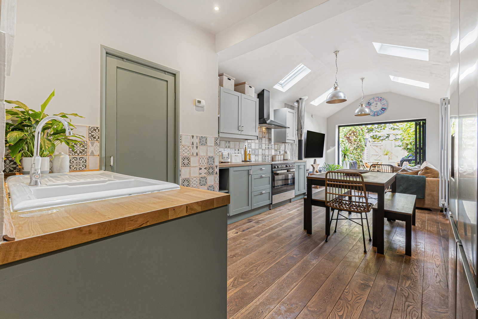Terraced House for sale in Swanley, Cray Road, Crockenhill, Swanley, 1049 m²