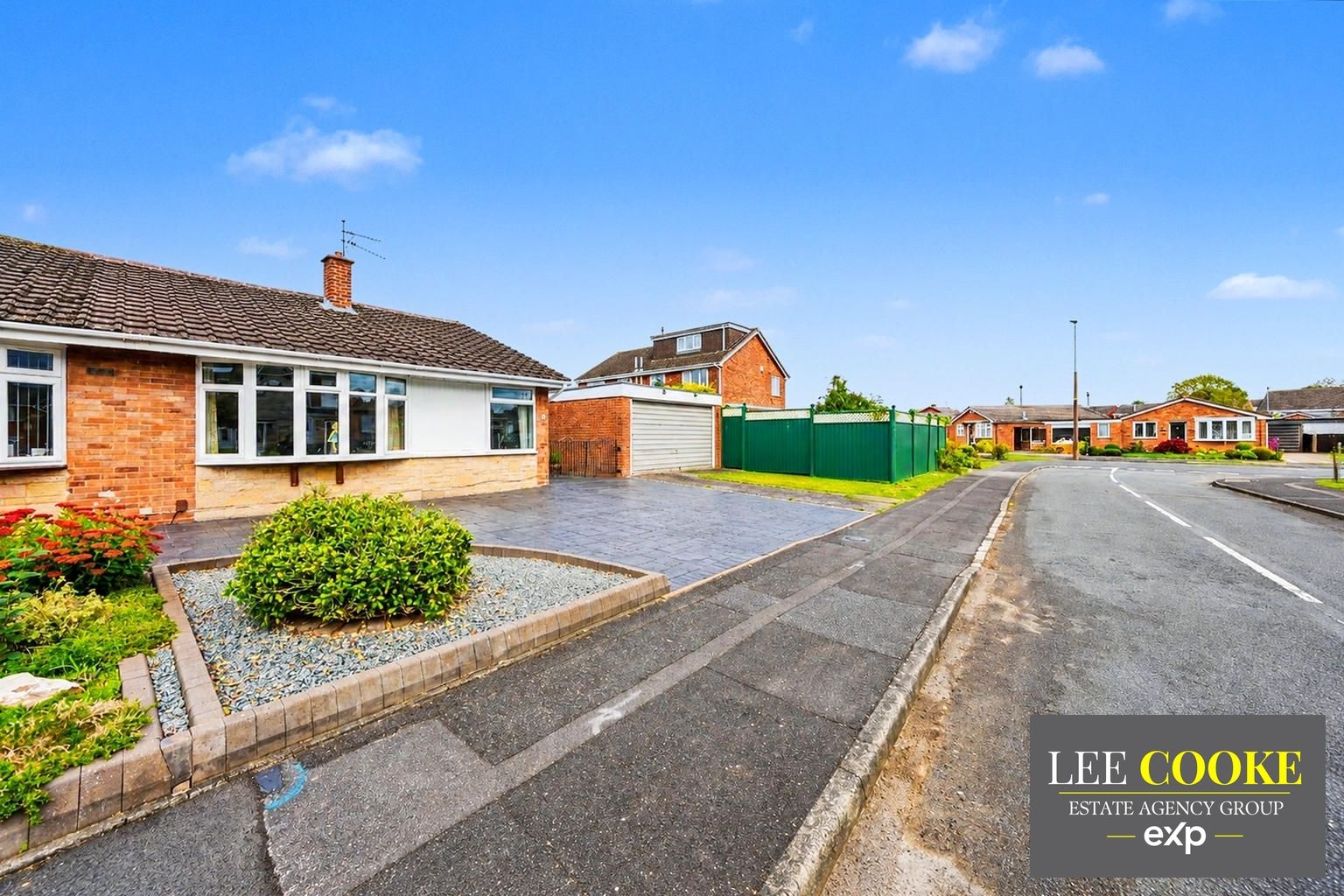 Semi Detached Bungalow for sale in Wolverhampton, Hinton Grove, Lyndale Park Estate, Wednesfield, Wolverhampton, WV11 3JT