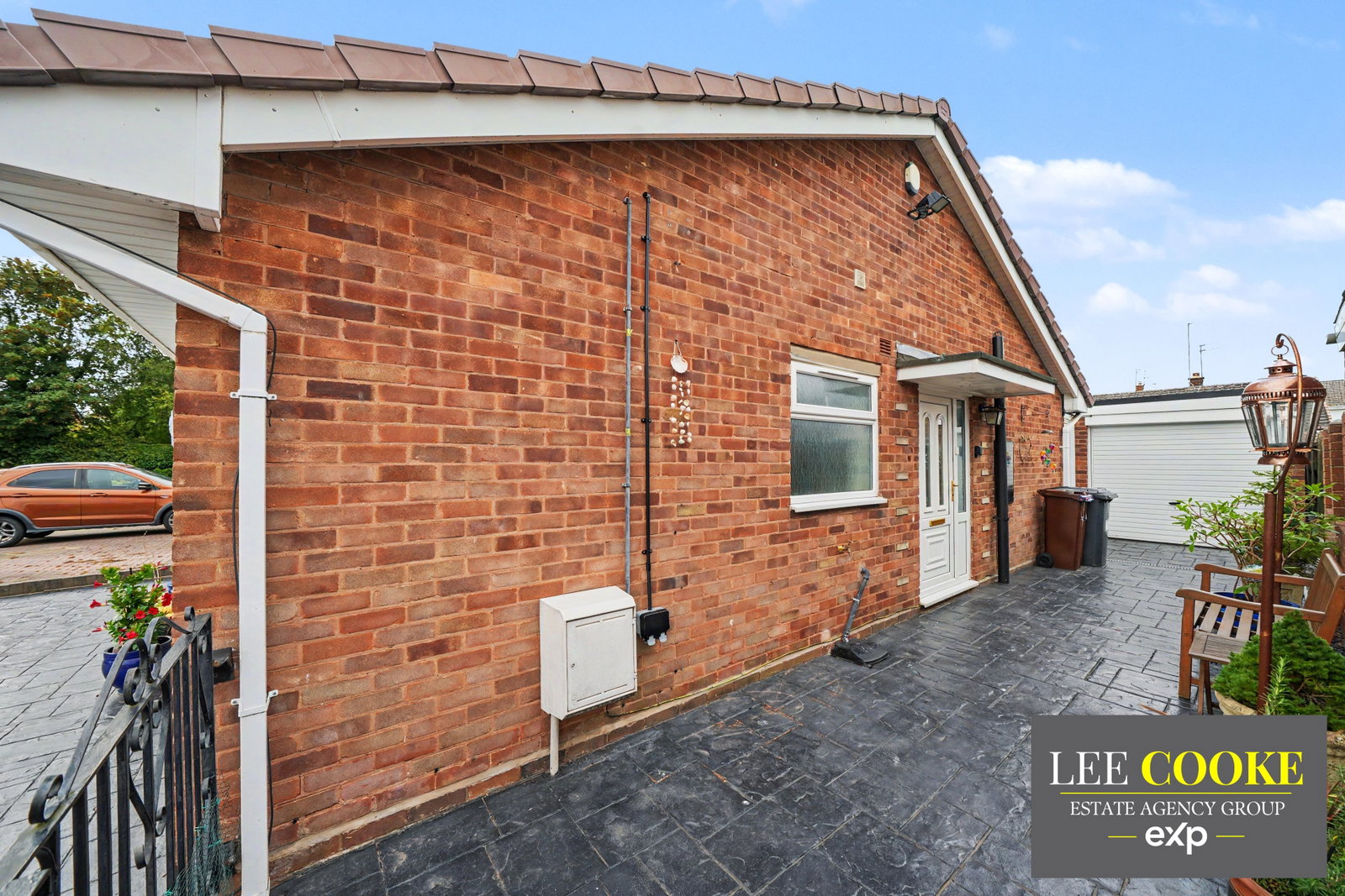 Semi Detached Bungalow for sale in Wolverhampton, Hinton Grove, Lyndale Park Estate, Wednesfield, Wolverhampton, WV11 3JT