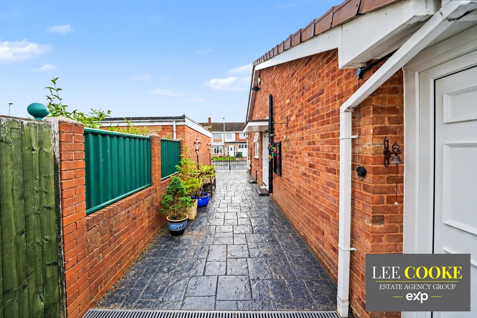 Semi Detached Bungalow for sale in Wolverhampton, Hinton Grove, Lyndale Park Estate, Wednesfield, Wolverhampton, WV11 3JT