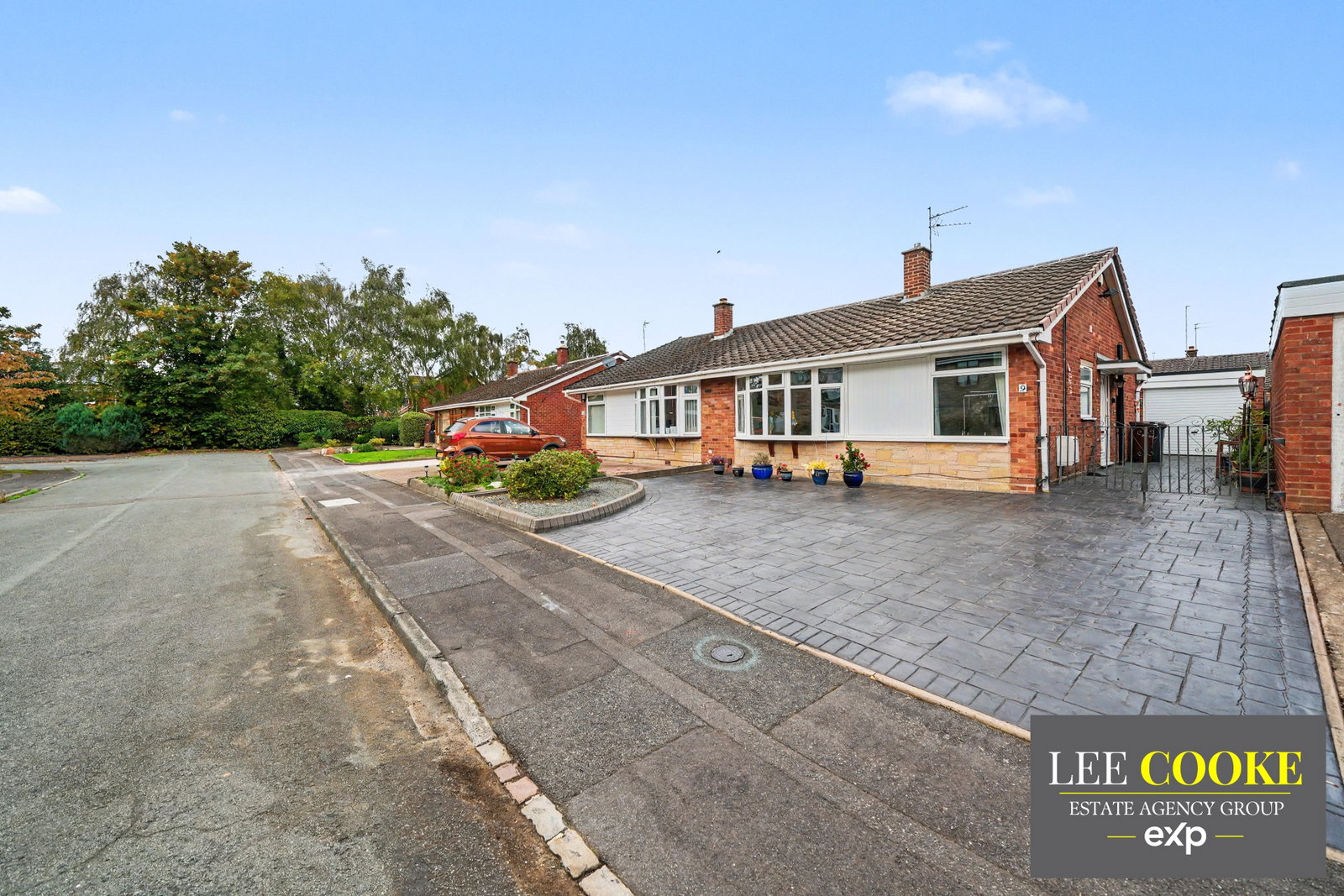 Semi Detached Bungalow for sale in Wolverhampton, Hinton Grove, Lyndale Park Estate, Wednesfield, Wolverhampton, WV11 3JT