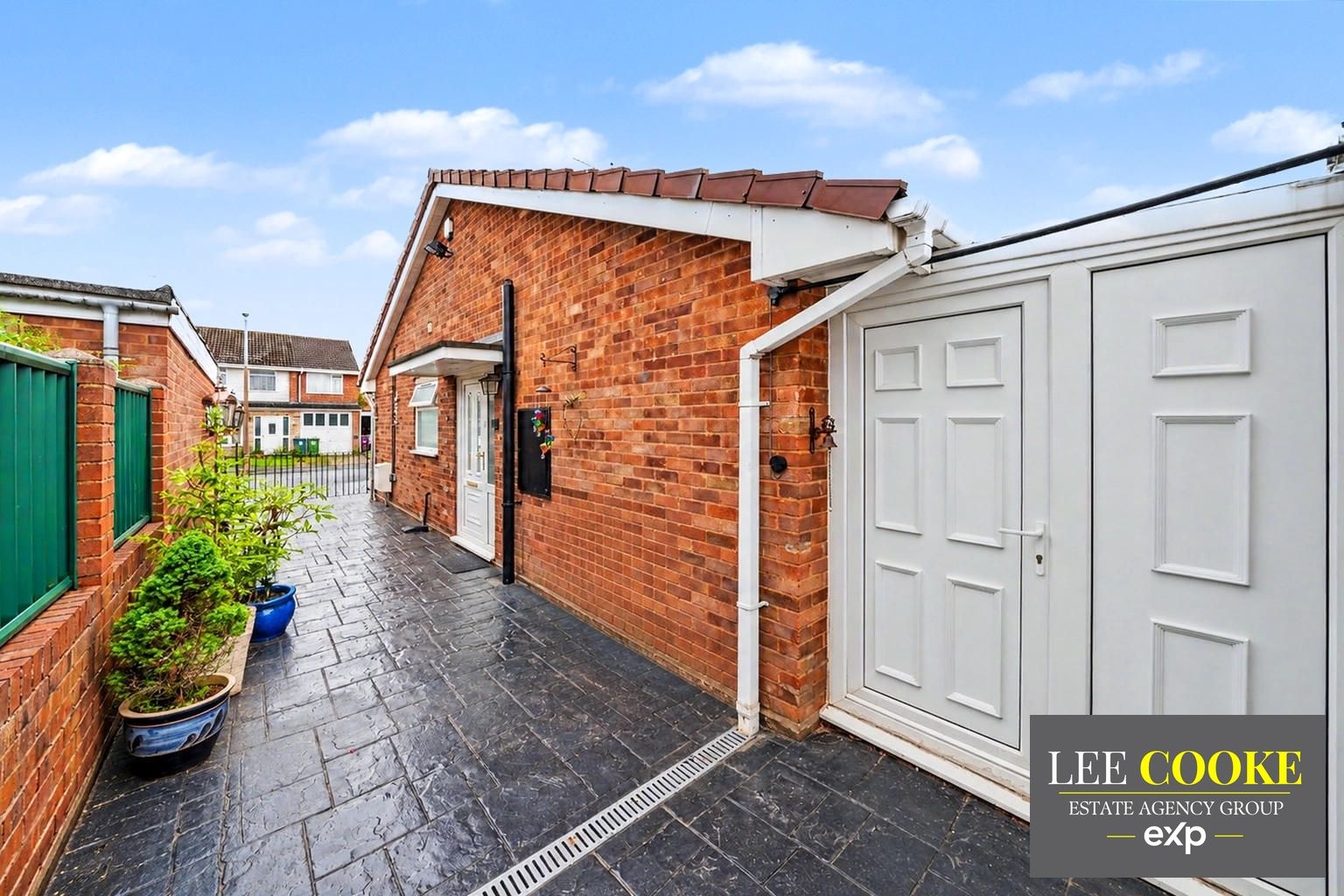 Semi Detached Bungalow for sale in Wolverhampton, Hinton Grove, Lyndale Park Estate, Wednesfield, Wolverhampton, WV11 3JT