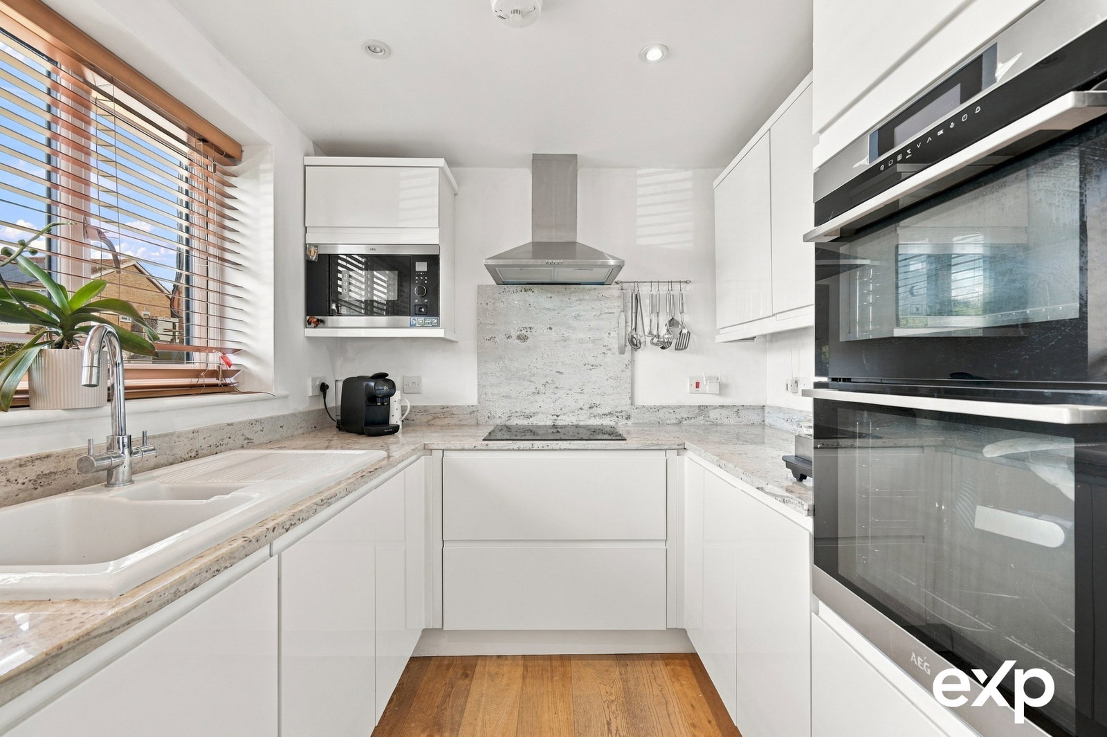 Terraced Bungalow for sale in Romney Marsh, King Street, Romney Marsh, TN29, 7713 m²