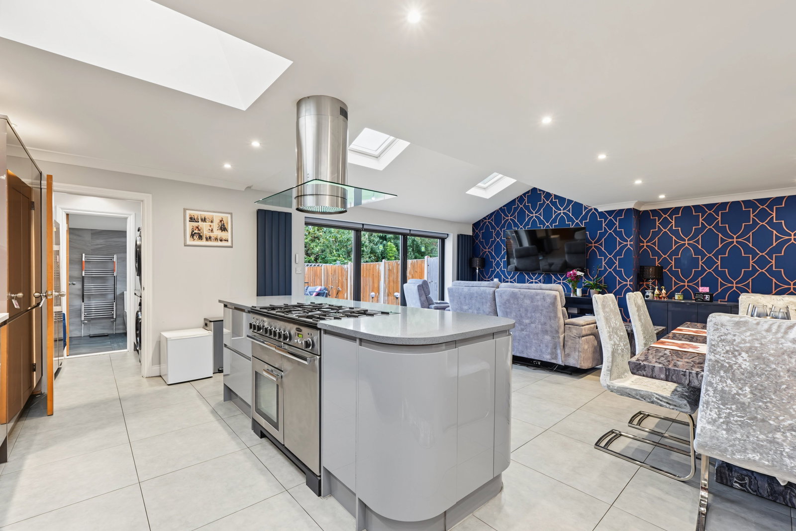 Semi Detached House for sale in Sittingbourne, Doubleday Drive, Bapchild, Sittingbourne, ME9 9PJ