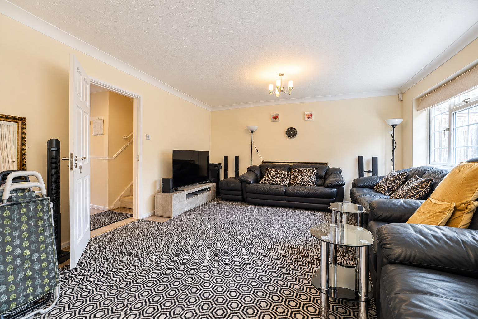 Semi Detached House for sale in Bushey, The Squirrels, Bushey, WD23