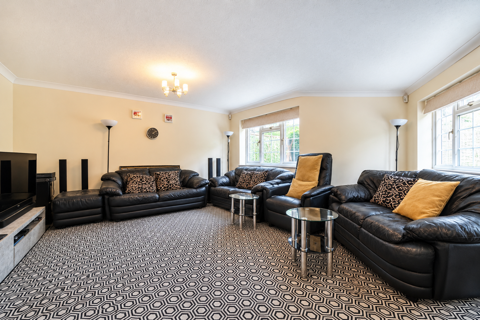 Semi Detached House for sale in Bushey, The Squirrels, Bushey, WD23