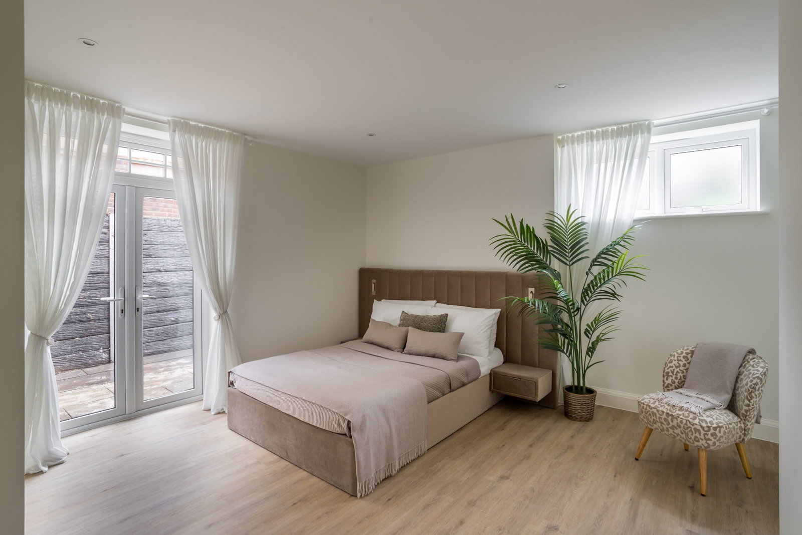 Flat for sale in South Croydon, Flat 2, Brompton House, 18 Brambledown Road, Sanderstead, CR2 0BL, 819 m²