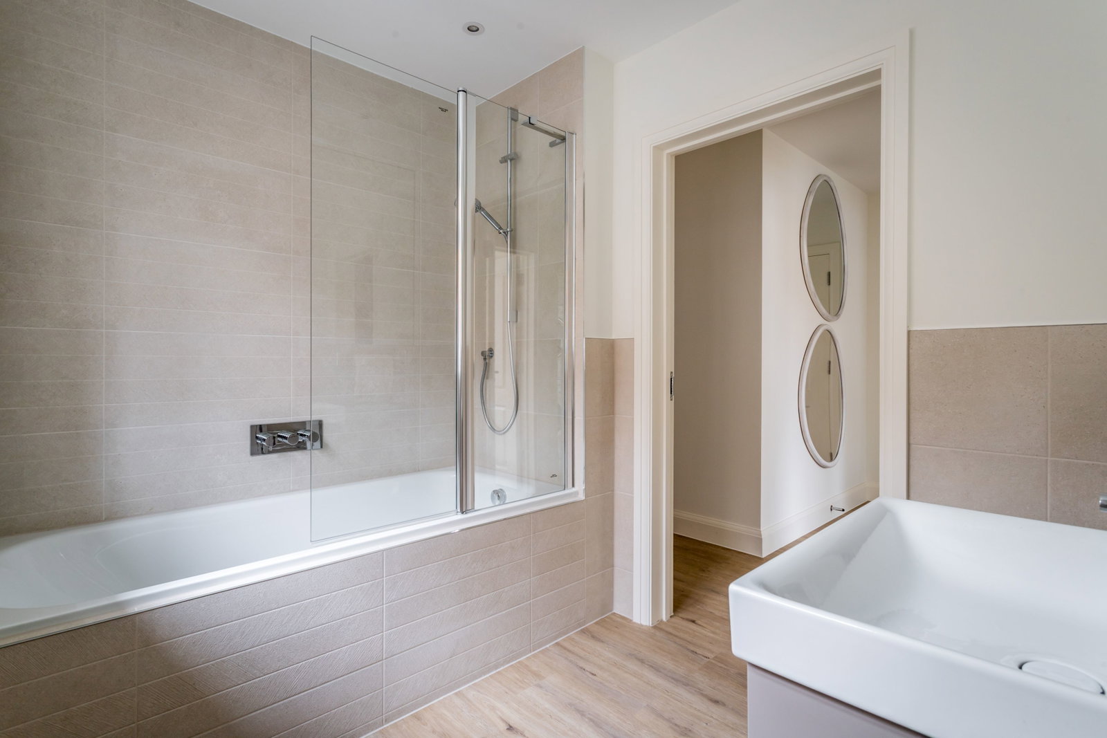 Flat for sale in South Croydon, Flat 2, Brompton House, 18 Brambledown Road, Sanderstead, CR2 0BL, 819 m²
