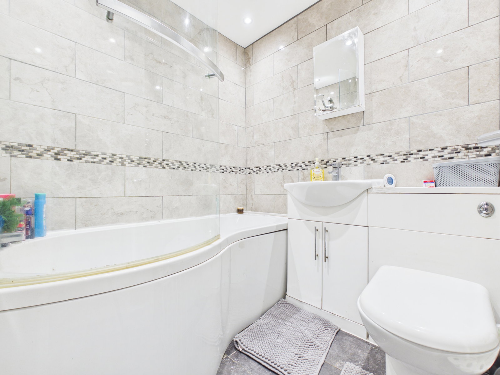 Terraced House for sale in Rochester, Southwark Road, Rochester, ME2 2SE, 857 m²