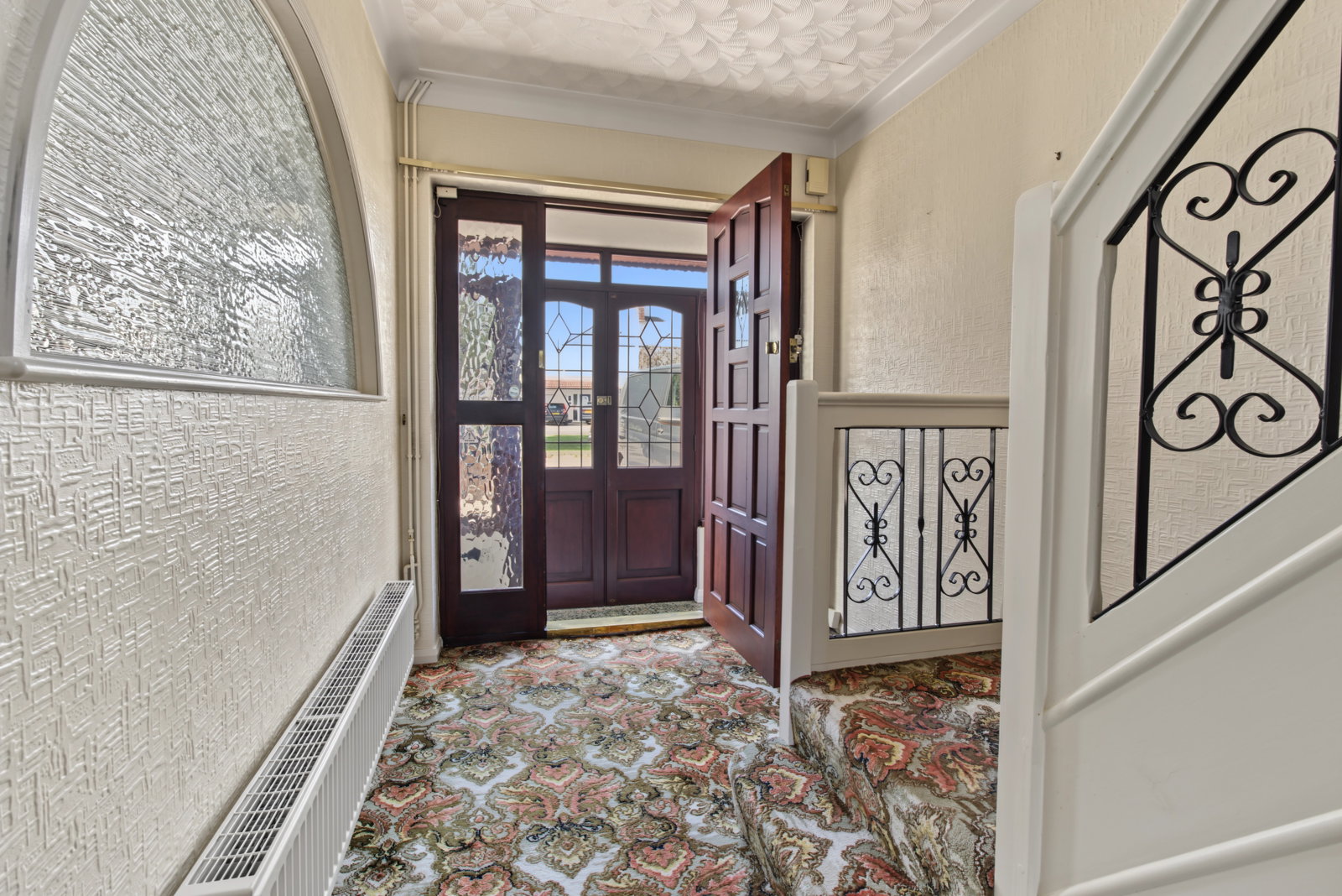 Semi Detached House for sale in Romford, Rise Park Boulevard, Rise Park, RM1 4PP