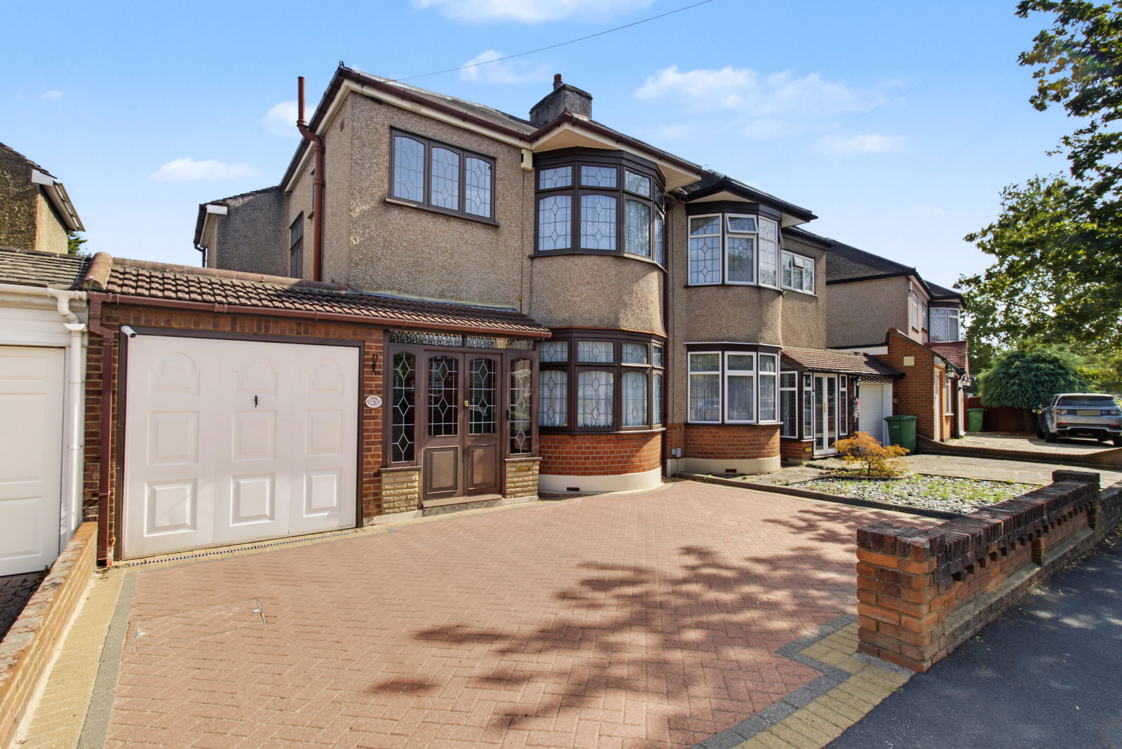 Semi Detached House for sale in Romford, Rise Park Boulevard, Rise Park, RM1 4PP