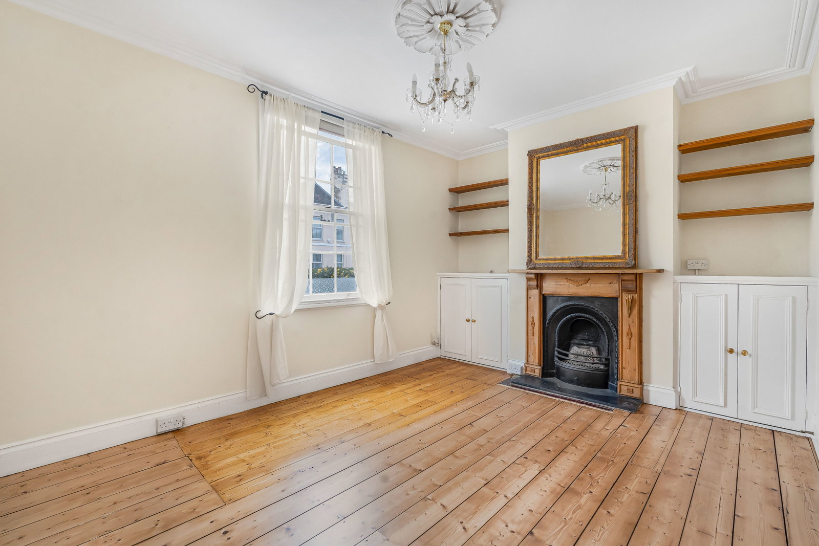 Terraced House for sale in Cheltenham, Carlton Street, Cheltenham, GL52 6AQ