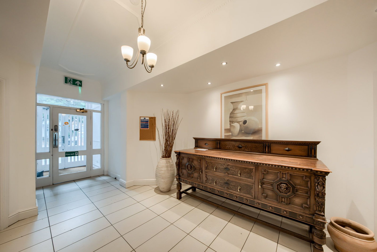 Flat for sale in Birmingham, Portland Court, Portland Road, Edgbaston, Birmingham, B16 9HS, 840 m²