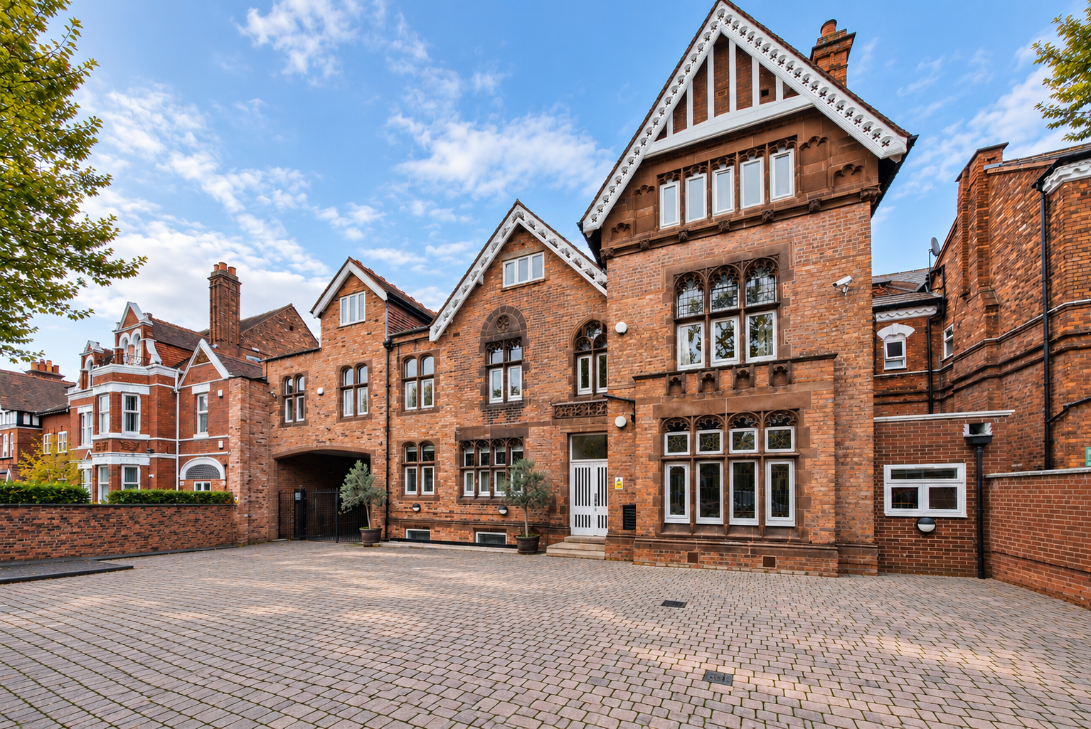 Flat for sale in Birmingham, Portland Court, Portland Road, Edgbaston, Birmingham, B16 9HS, 840 m²