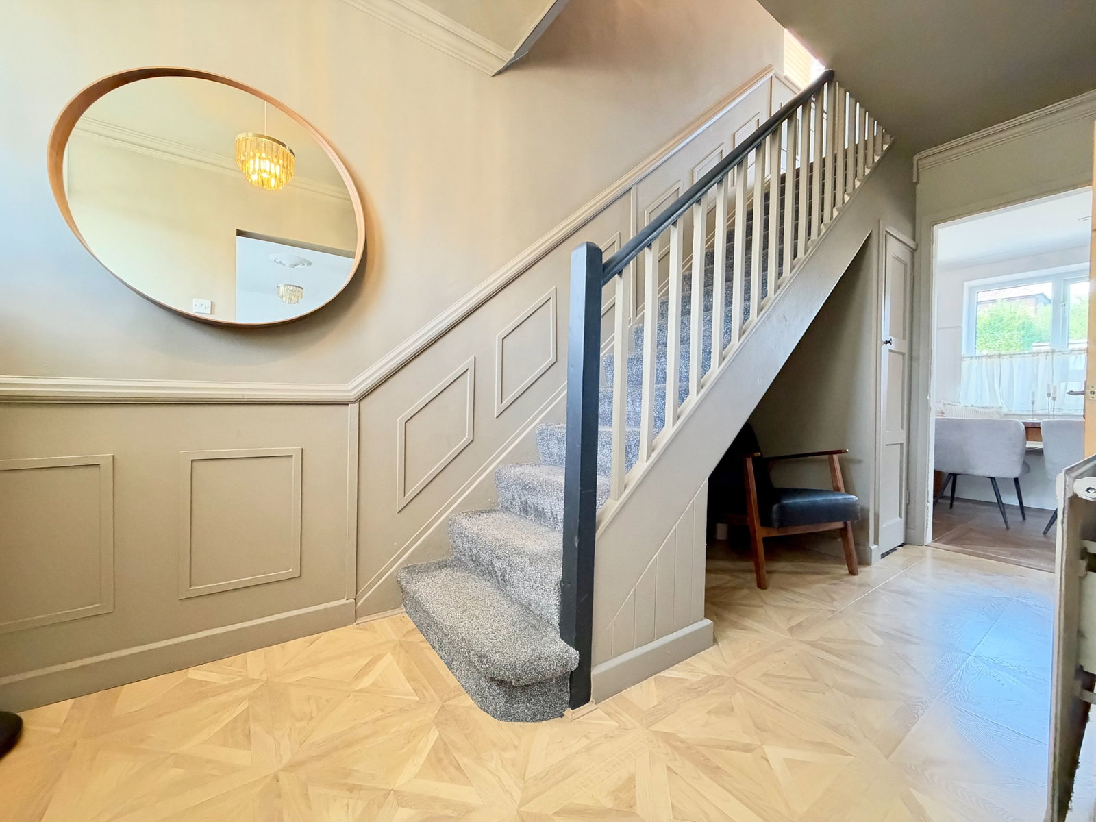 Semi Detached House for sale in Gillingham, Stunning Three Bedroom Semi Detached With No Onward Chain Close To The Train Station - Bedford Avenue Rainham.