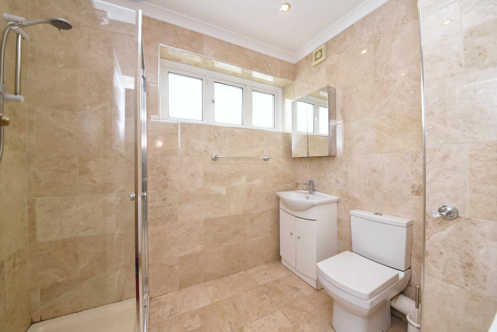 Detached House for sale in London, Farmleigh, London, N14 5QL, 1216 m²