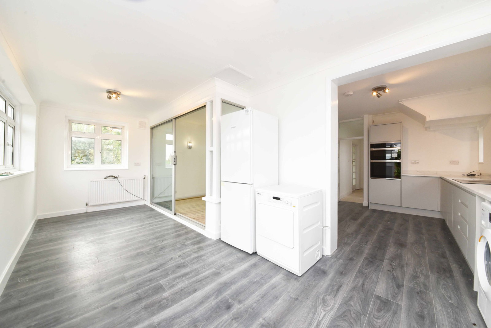 Detached House for sale in London, Farmleigh, London, N14 5QL, 1216 m²