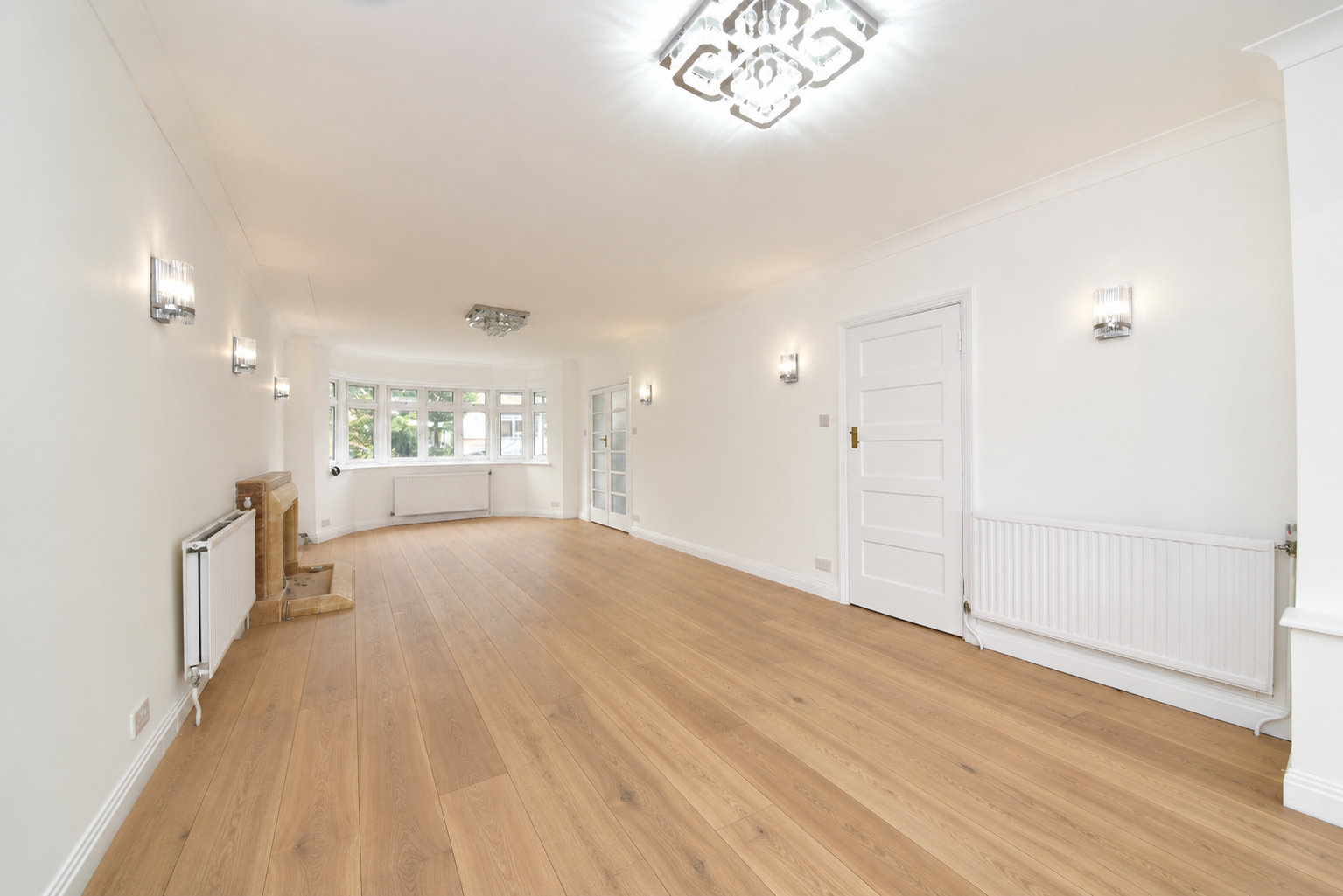 Detached House for sale in London, Farmleigh, London, N14 5QL, 1216 m²
