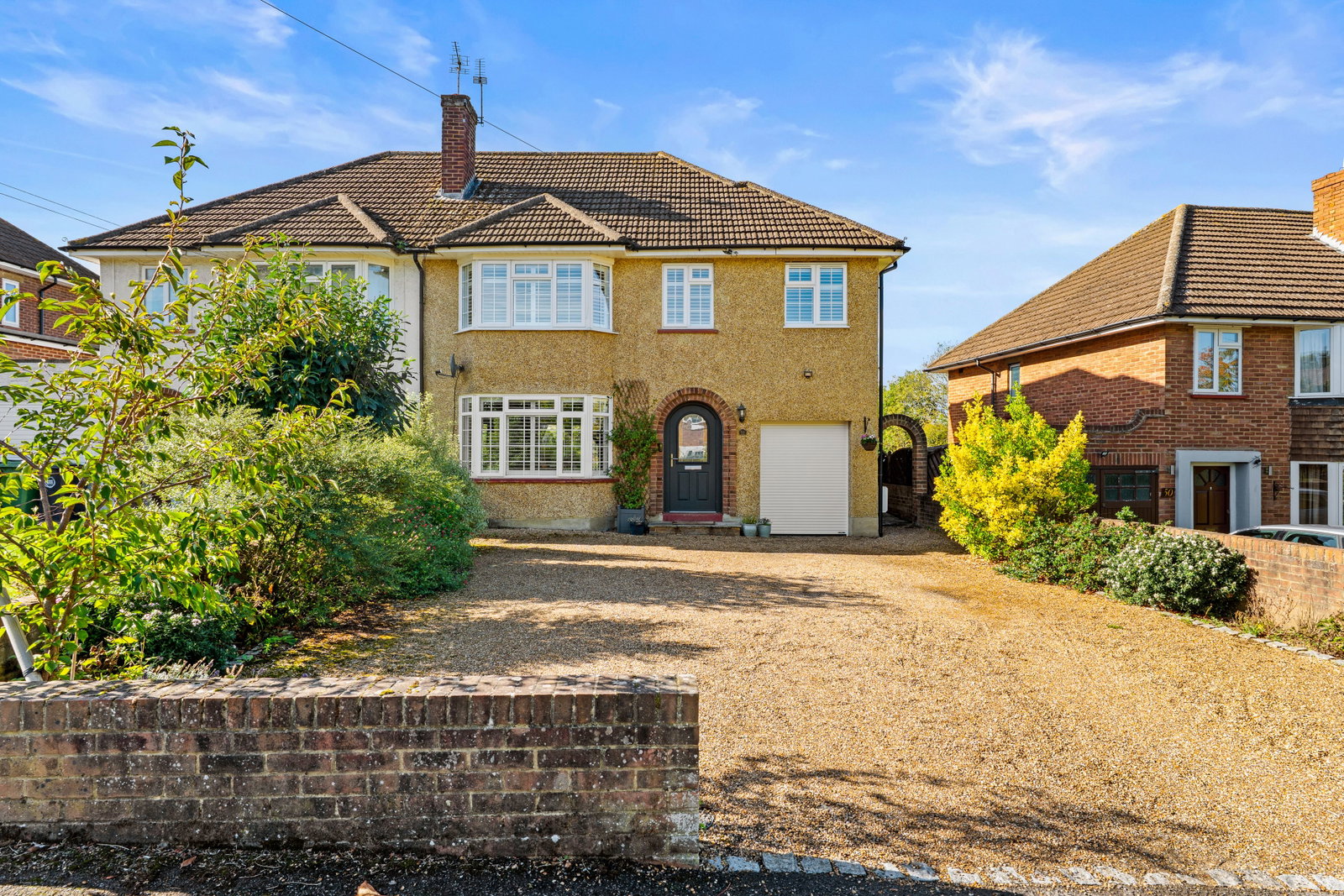 Semi Detached House for sale in Leatherhead, Kingscroft Road, Leatherhead, KT22 7BU, 1176 m²