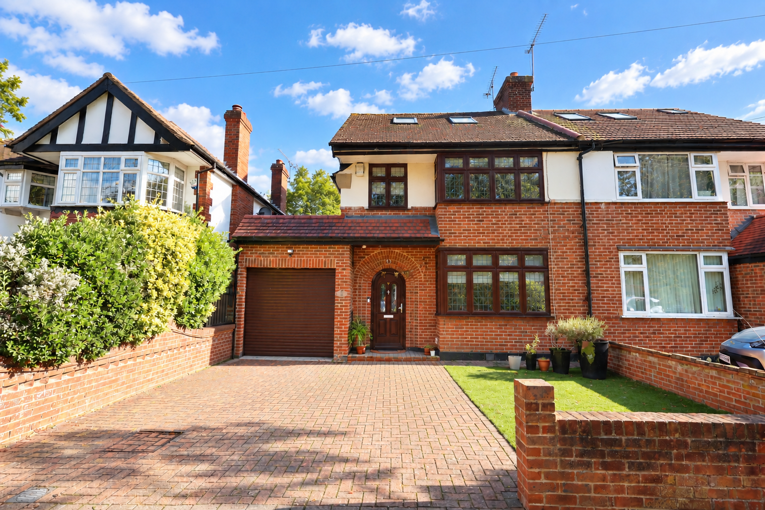 Semi Detached House for sale in Orpington, Gleeson Drive, Orpington, BR6 9LJ, 1797 m²