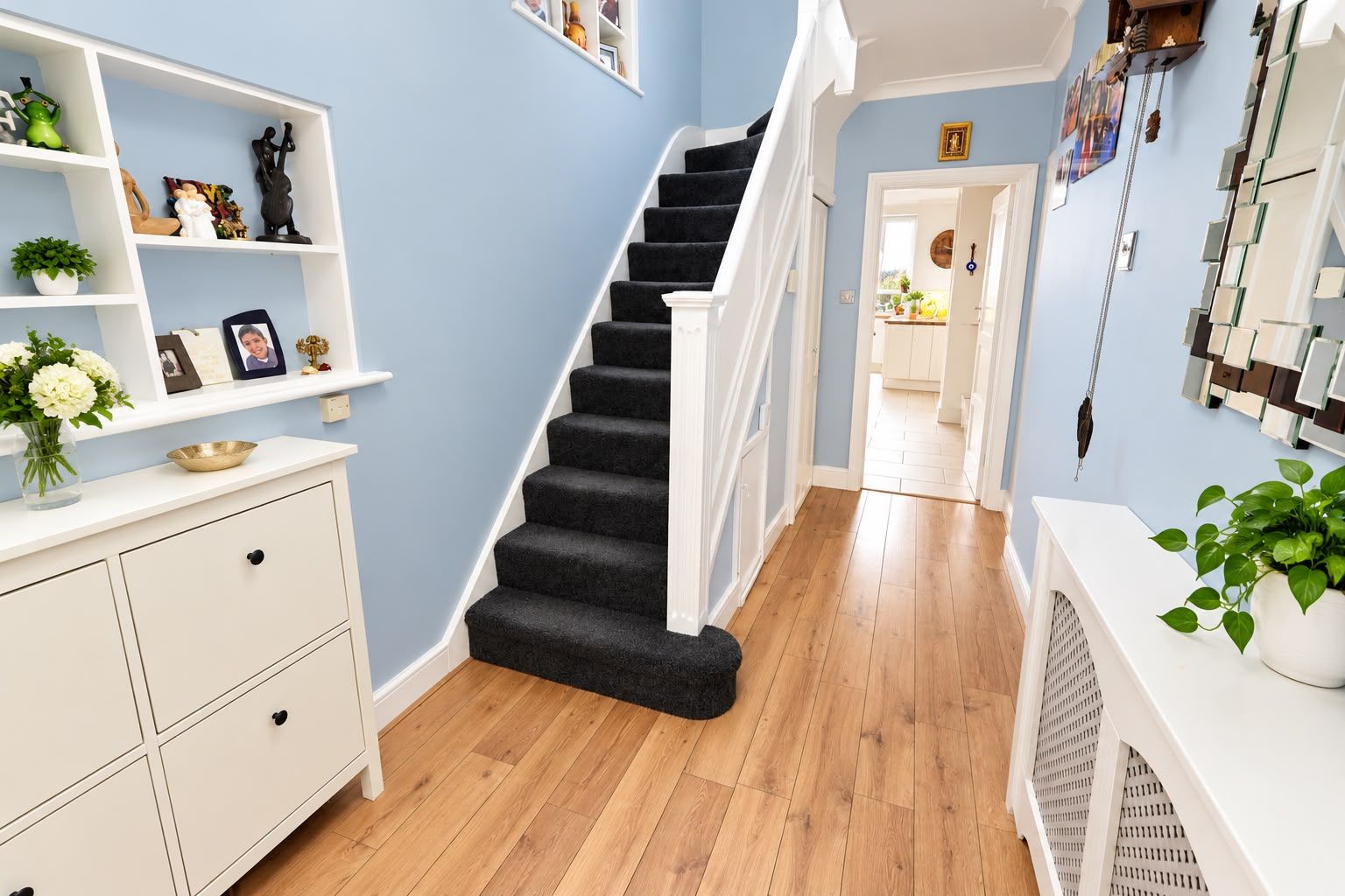 Semi Detached House for sale in Orpington, Gleeson Drive, Orpington, BR6 9LJ, 1797 m²