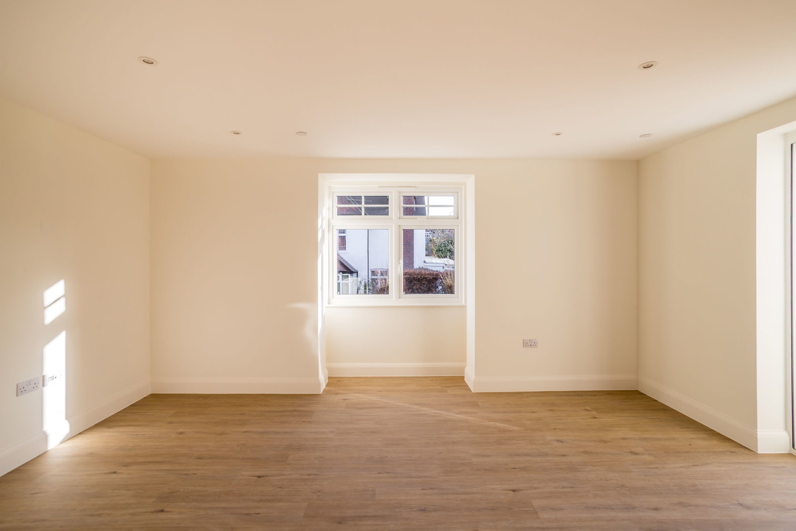 Flat for sale in South Croydon, Flat 6, Brompton House, 18 Brambledown Road, Sanderstead, CR2 0BL, 888 m²