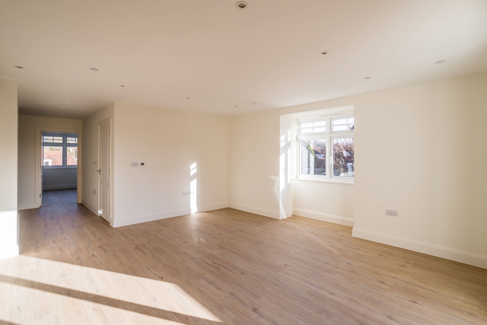 Flat for sale in South Croydon, Flat 6, Brompton House, 18 Brambledown Road, Sanderstead, CR2 0BL, 888 m²